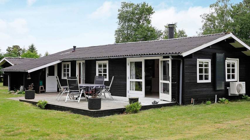 Ferieudlejning for 4 personer, med terrasse i Bratten