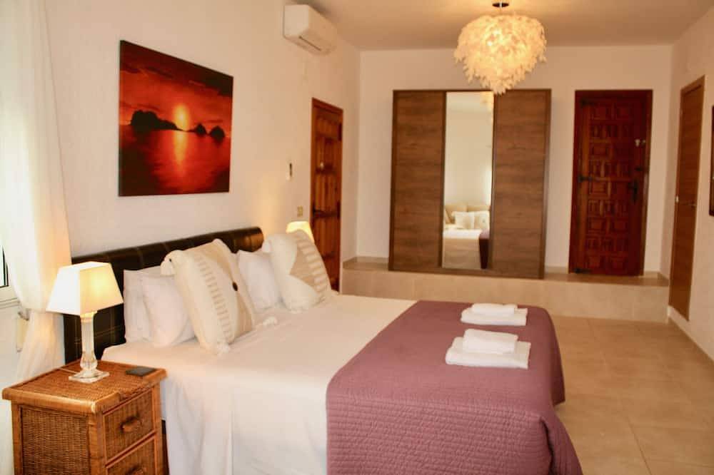Superbe villa rénovée de 3 chambres, piscine privée, clim, wi-fi 300mb, parking in Pedreguer, Costa Blanca