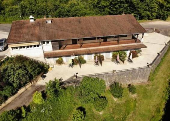 Appartement de vacances pour 4 personnes, avec piscine ainsi que jardin et balcon