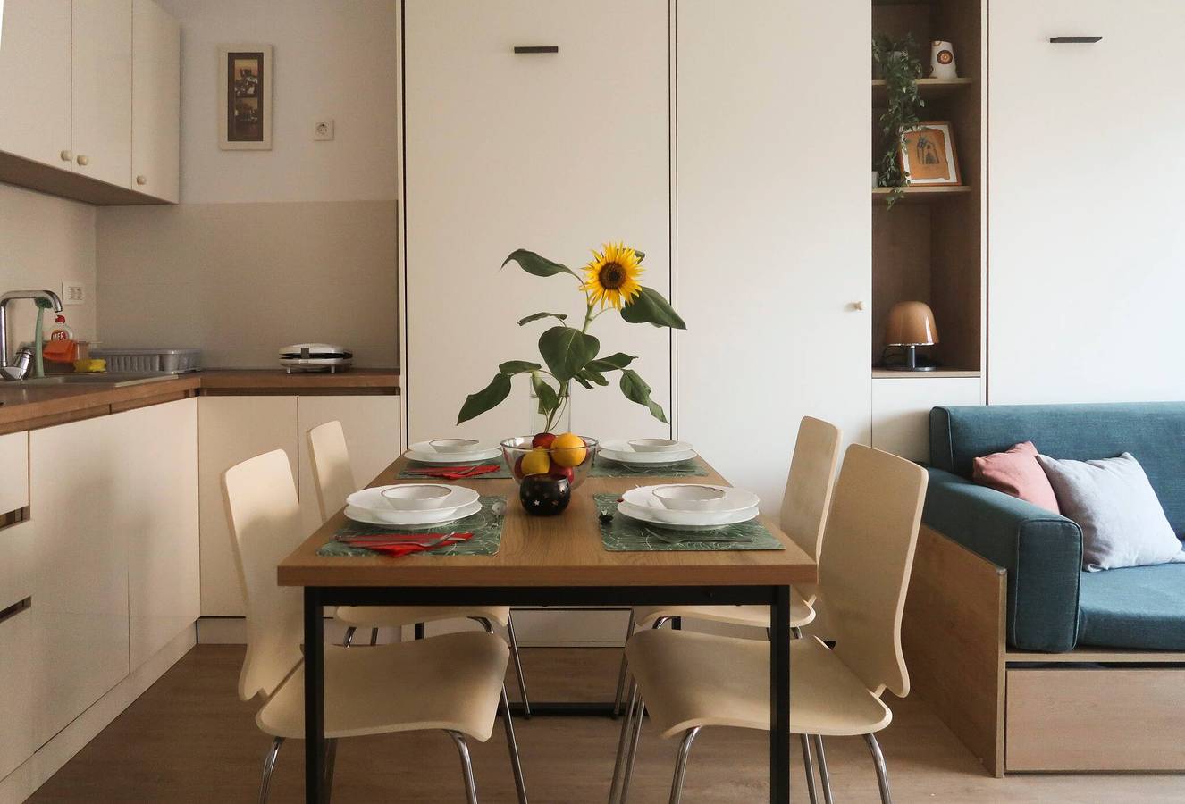 Ganze Wohnung, Apartment 350 m vom Strand entfernt, kostenlose Parkplätze, Balkon in Dobrota, Opština Kotor