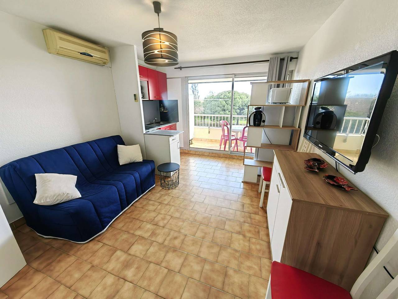 Entire studio, Air-conditioned studio cabin, pool, sleeps 4, lagoon view, Cap d'Agde in Cap d'Agde, Agde