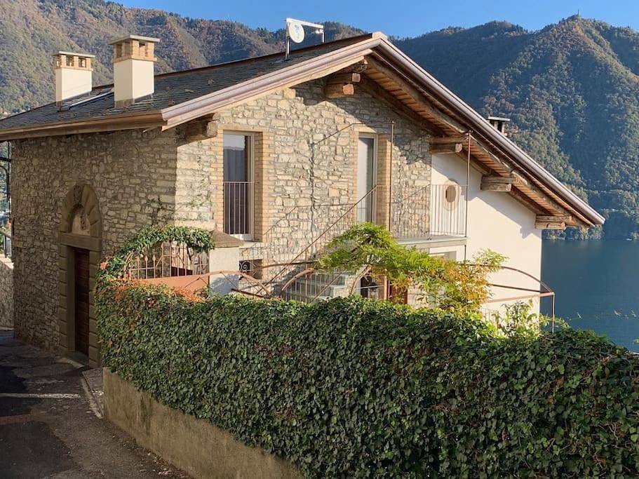 Appartamento intero, Il Monsignore - Finnish Woodenjacuzzi and Stunning Lake Views in Rovenna, Cernobbio