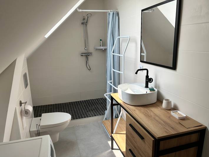 Cottage 'Traou Mad - Gwenn Ha Du' with Private Garden and Wi-Fi in Merlevenez, Côte des Mégalithes