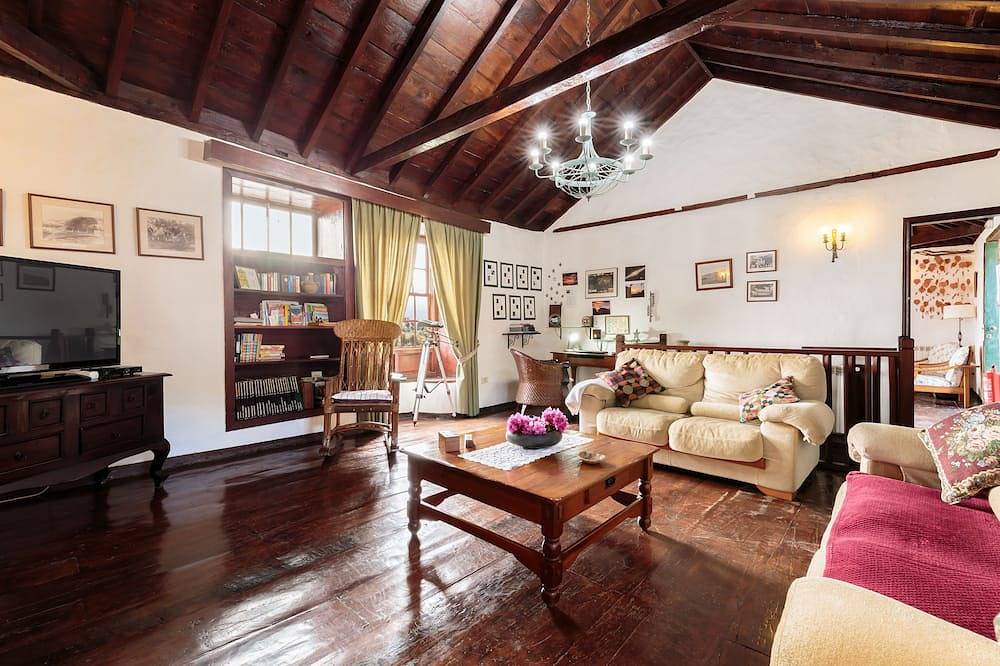 Casa con piscina privada y jardines bien ubicada en La Palma in Callejones, Villa de Mazo