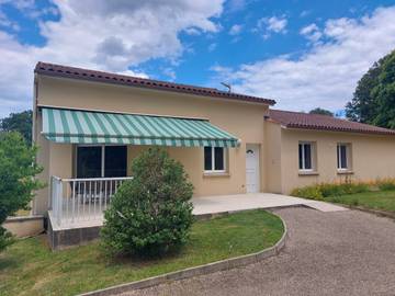Gîte pour 6 personnes, avec terrasse et jardin à Proissans