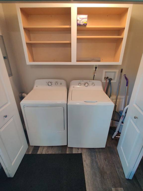 Breezy Paradise | Shared Beach | King Bed | Mentor in Mentor, Lake County (OH)