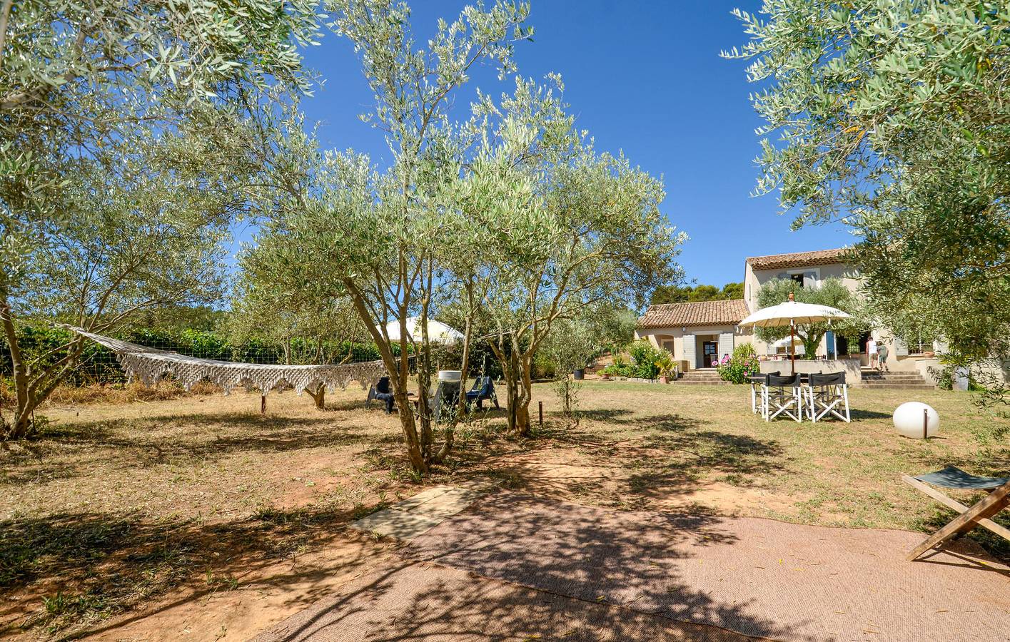 Appartement Sunset Terrace avec piscine et parking WiFi in Venelles, Région d'Aix-en-Provence