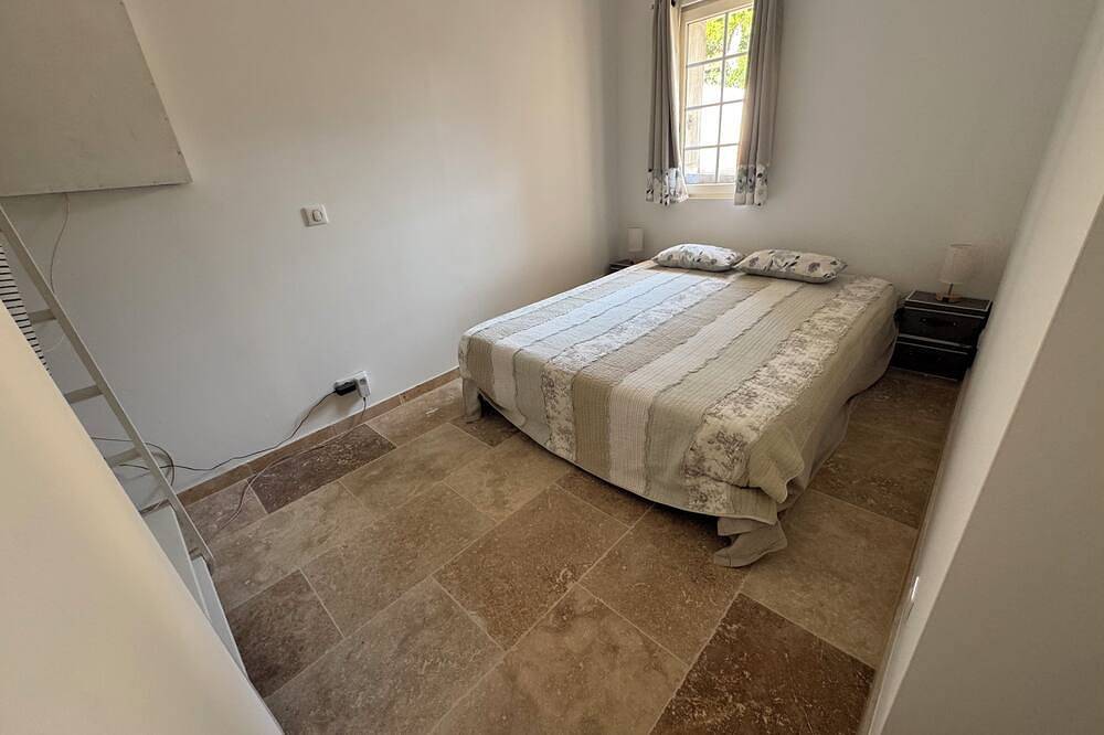 House with swimming pool in a green setting five minutes from the beach, unobstructed view in Ceyreste, Marseille region