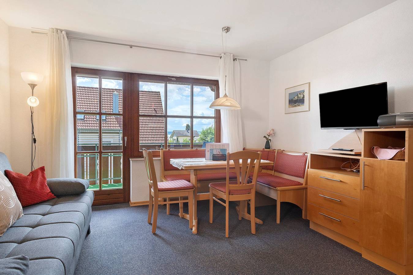 Ganze Wohnung, Ferienwohnung 'Meersburg' mit Seeblick, Gemeinschaftsgarten und Wi-Fi in Hagnau am Bodensee, Region Bodensee-Oberschwaben
