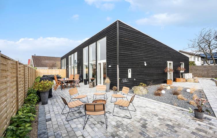 Feriehus for 8 personer, med Terrasse og Hage i Gilleleje