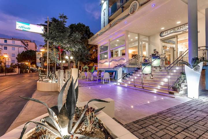 Hotel for 3 people, with garden and pool, with pets - 1