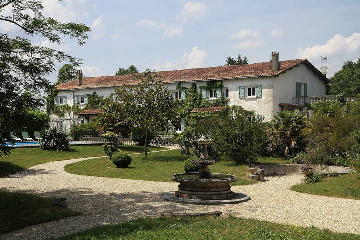 Gîte pour 16 personnes, avec terrasse et piscine ainsi que jardin et sauna en Nouvelle-Aquitaine - 3