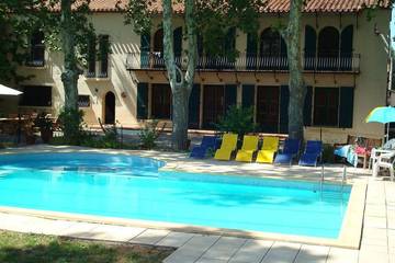 Gîte pour 14 personnes, avec jardin et piscine à Thuir