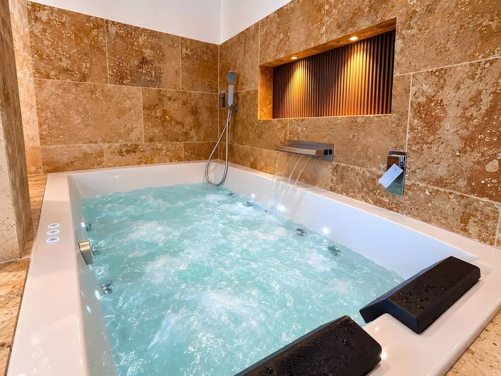 Ganze Wohnung, Ferienwohnung 'Balneo Luxe' in Ginestas, Mittelmeerküste (Frankreich)