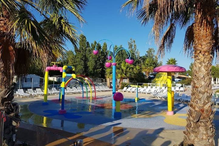Mobilhome de luxe 40 m2 3ch 2sdb air-conditioned in Vias Plage, Vias