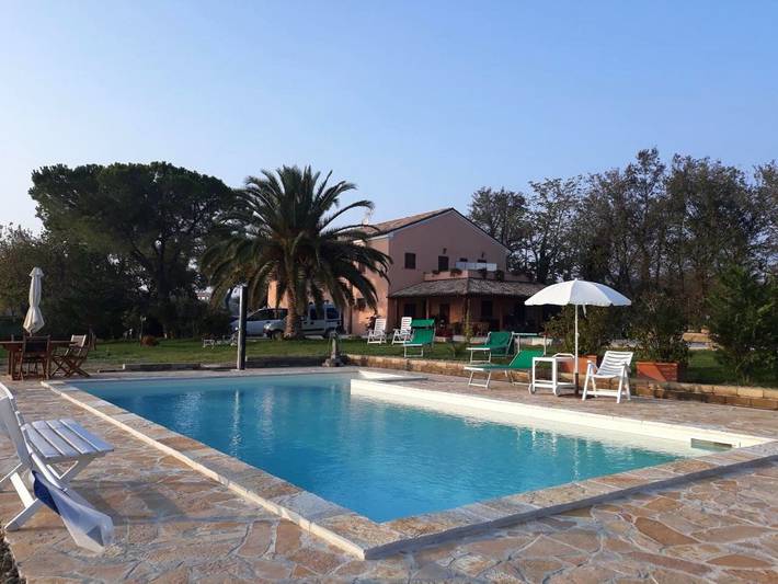 B&b per 3 persone, con giardino e panorama nonché piscina in Montemarciano