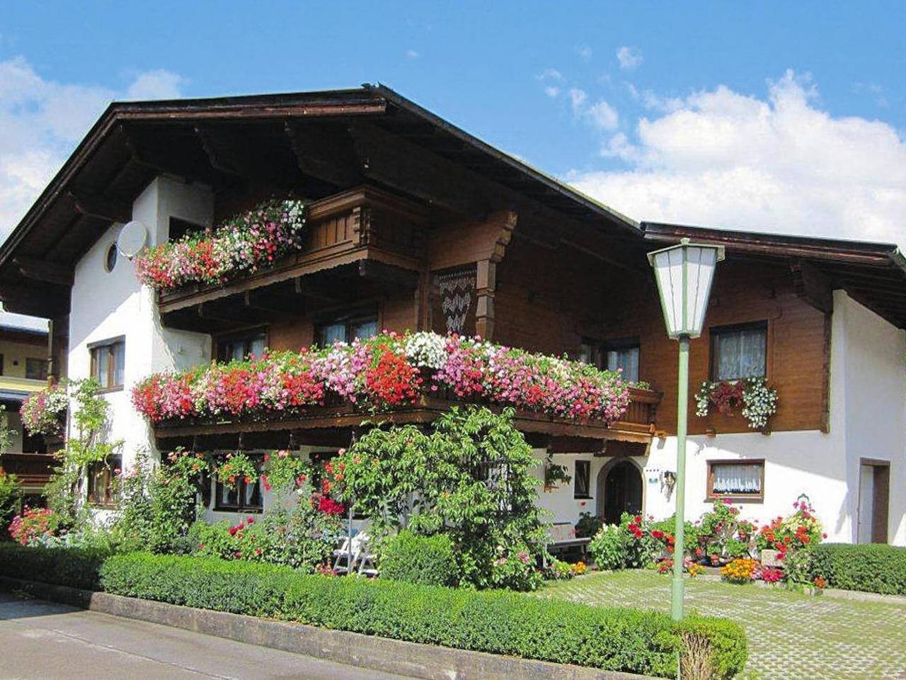 Ganze Wohnung, Landhaus in Zillertal nahe Spieljochbahn in Fügen, Ski-Optimal Hochzillertal