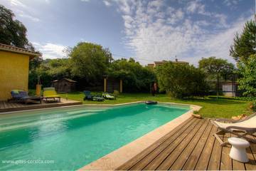 Gîte pour 4 personnes, avec piscine et terrasse à Appietto