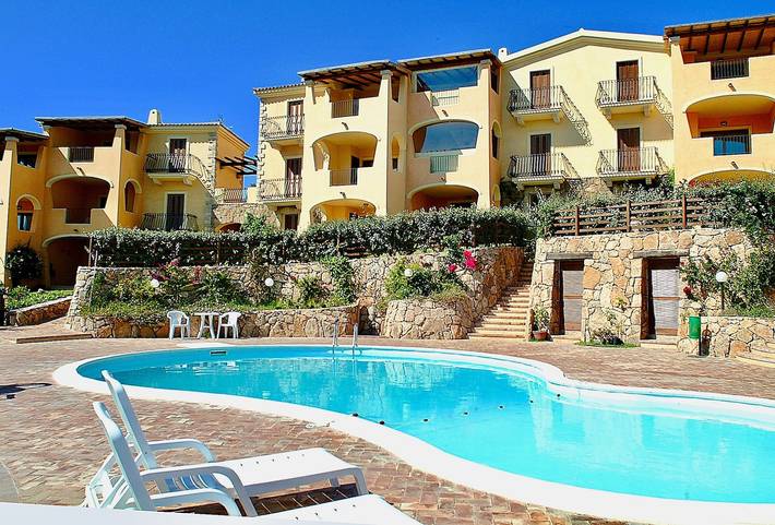 Appartamento intero, Appartamento di vacanza "Bia de Bados B5" con Wi-Fi e piscina in comune in Pittulongu, Olbia