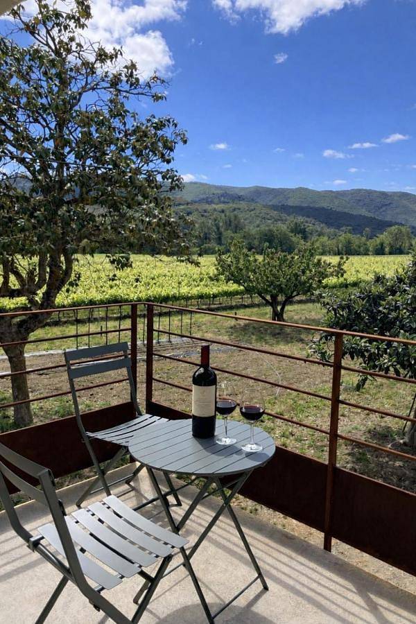 Gîte pour 2 personnes, avec vue et terrasse à Cournanel