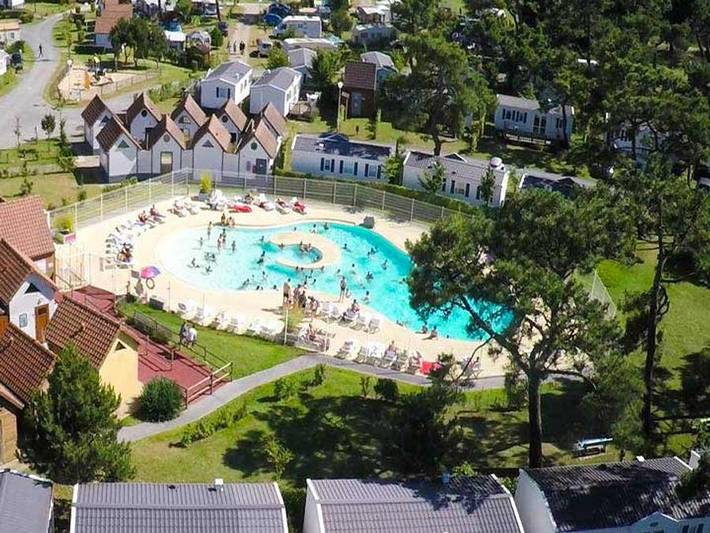 Camping pour 4 personnes, avec Terrasse et Bassin pour enfant dans Hauts-de-France