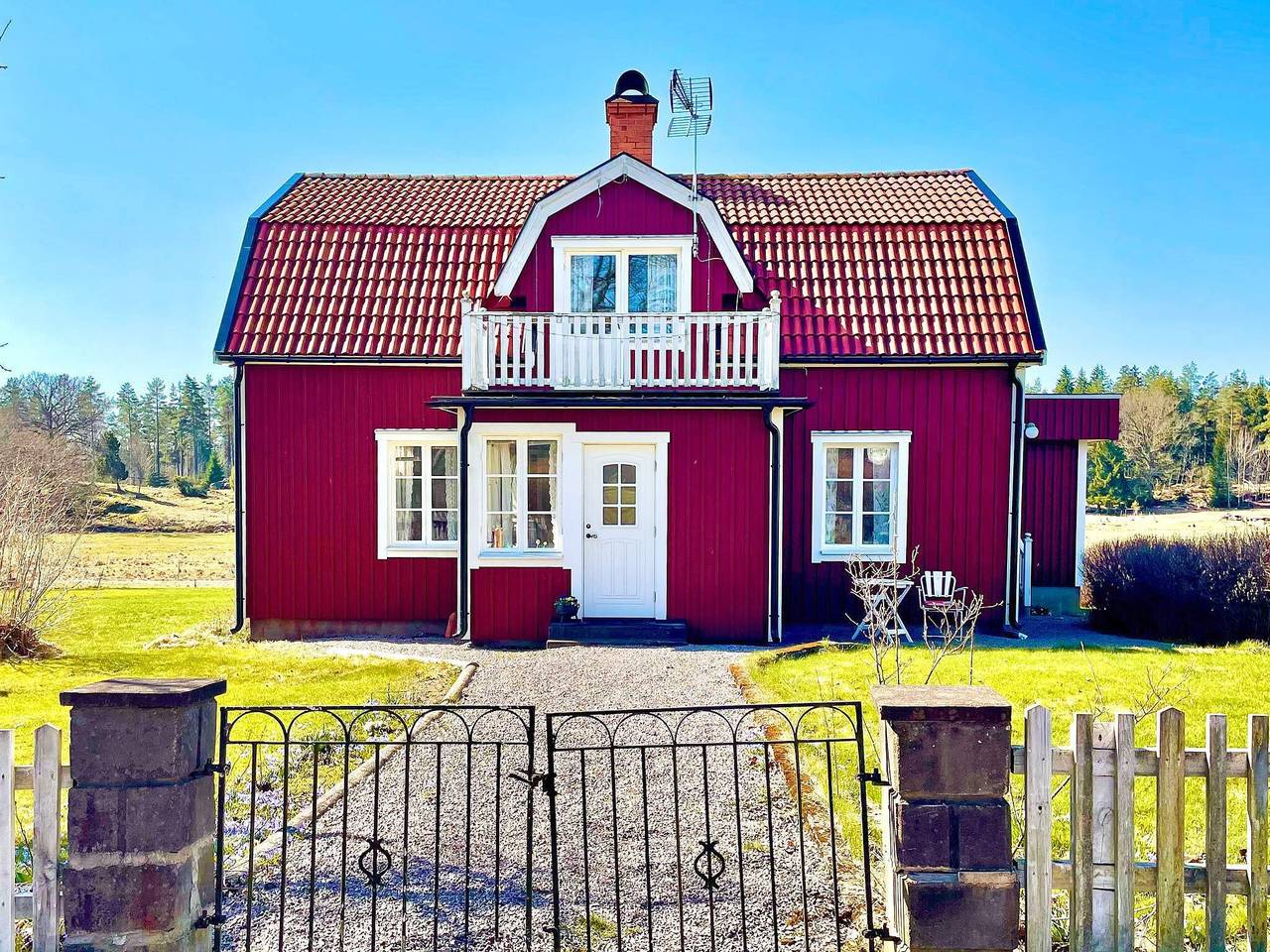 Hus för 4 Personer, med balkong och trädgård