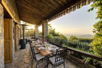 Location de vacances pour 10 personnes, avec terrasse et jardin à Le Tignet