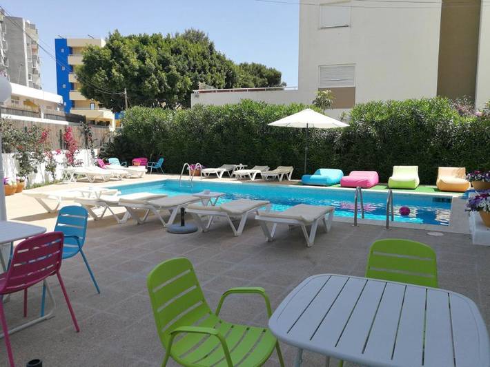 Apartamento para 3 personas, con Balcón y Terraza además de Jardín y Piscina en Playa d'en Bossa