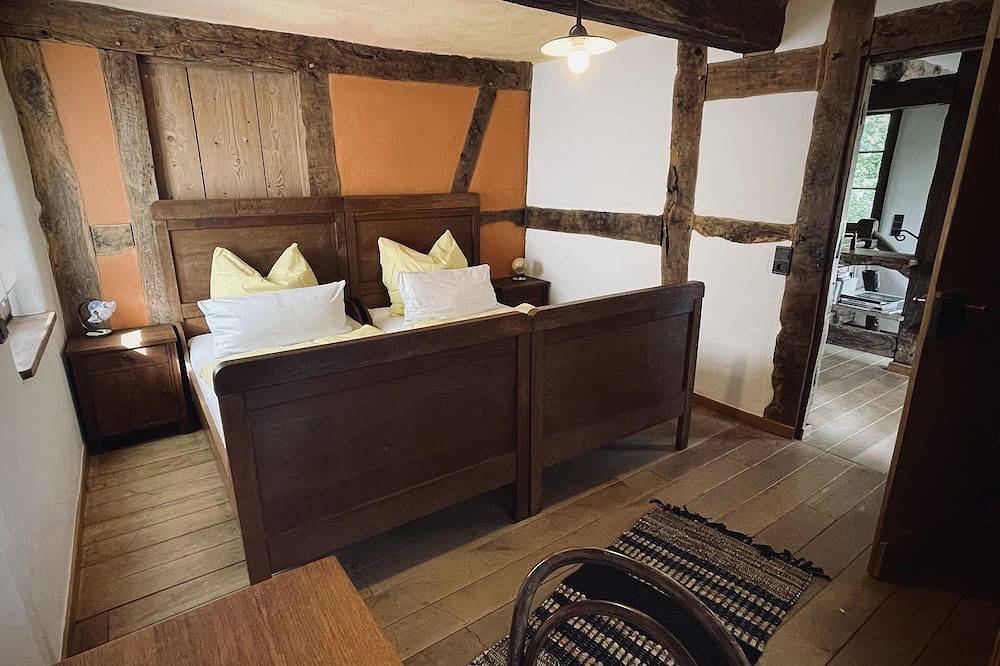 Ganze Wohnung, Ferienwohnung in außergewöhnlichem Bruchstein-Ferienhaus in Mörz (Münstermaifeld), Münstermaifeld