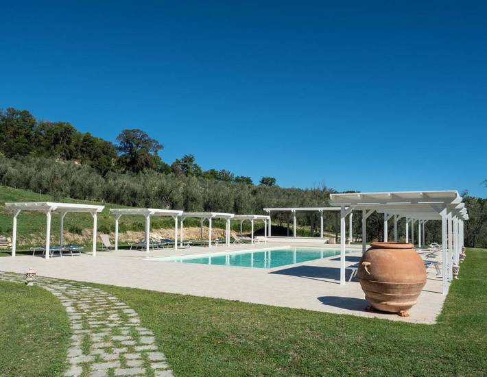 Ferienwohnung für 4 Personen, mit Terrasse und Garten sowie Pool und Ausblick in Terni