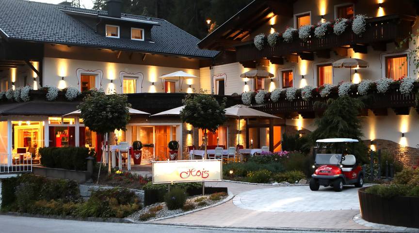 Hotel für 7 Personen, mit Balkon und Whirlpool sowie Terrasse und Garten