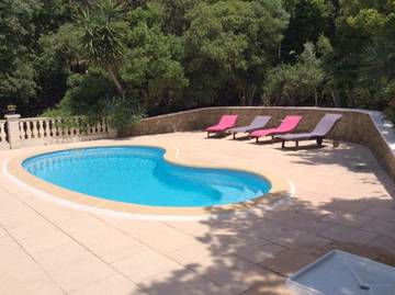 Gîte pour 4 personnes, avec piscine ainsi que vue et jardin à Eccica-Suarella