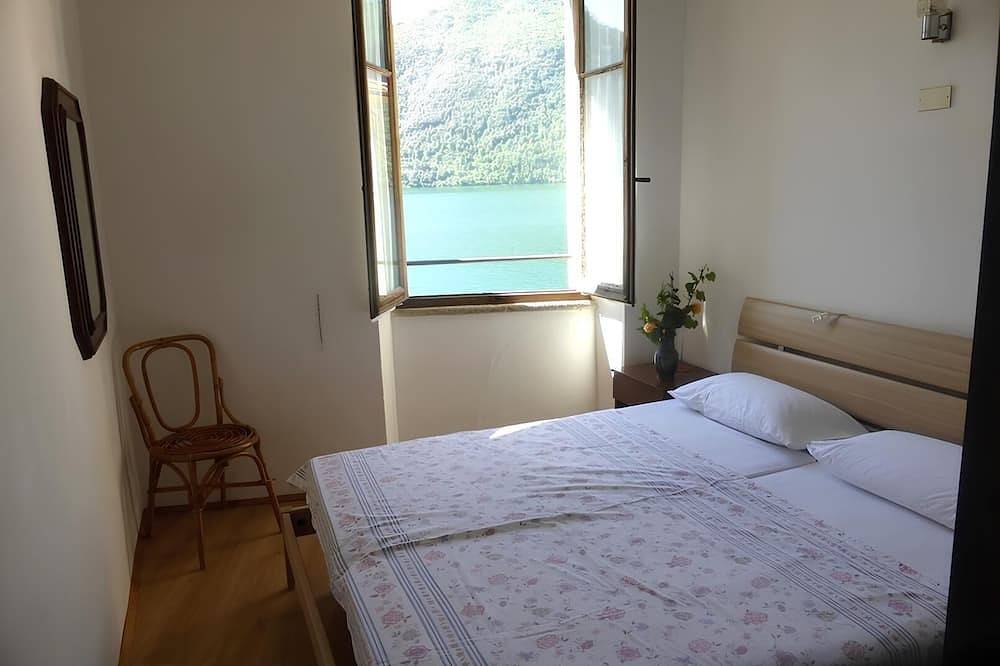 Ganze Wohnung, Traumhafte Lage mit direktem Zugang zum Luganersee, Privatstrand und Park in Cressogno, Valsolda