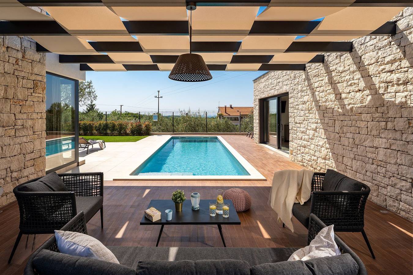 Absolute Traumvilla mit Pool, Sauna, Whirlpool, 6 Bikes, Tischtennis, Outdoor-Kueche, Grillkamin in Anzici, Zentralistrien