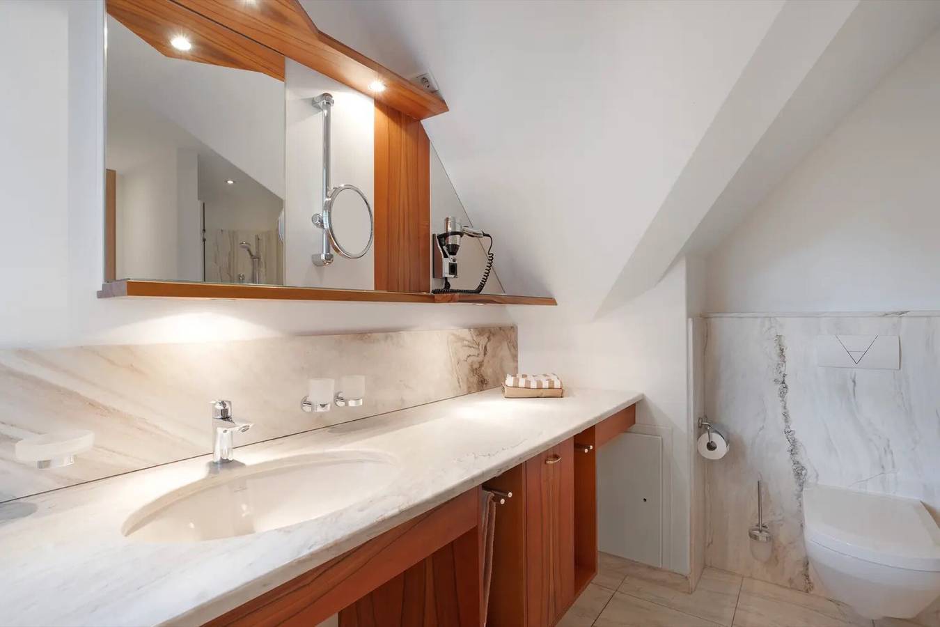 Room 'Luxury Room' with Wi-Fi in Attendorn, Sauerland