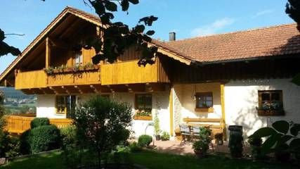 Ferienwohnung für 8 Personen, mit Garten und Balkon in Arrach
