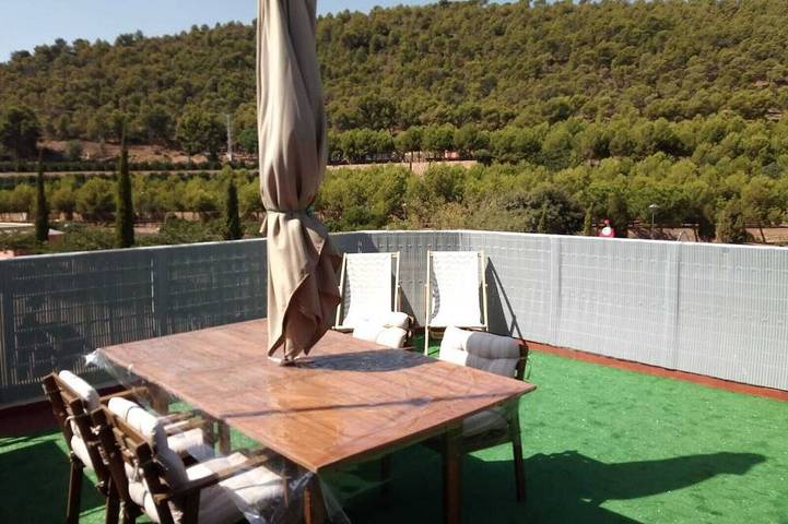 Gîte pour 5 personnes, avec balcon à Faura