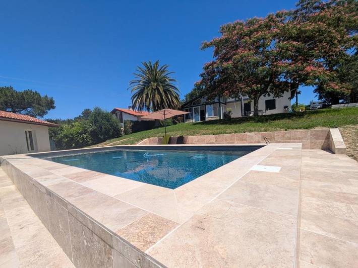 Gîte pour 2 personnes, avec piscine et terrasse ainsi que vue et jardin à Ascain - 3