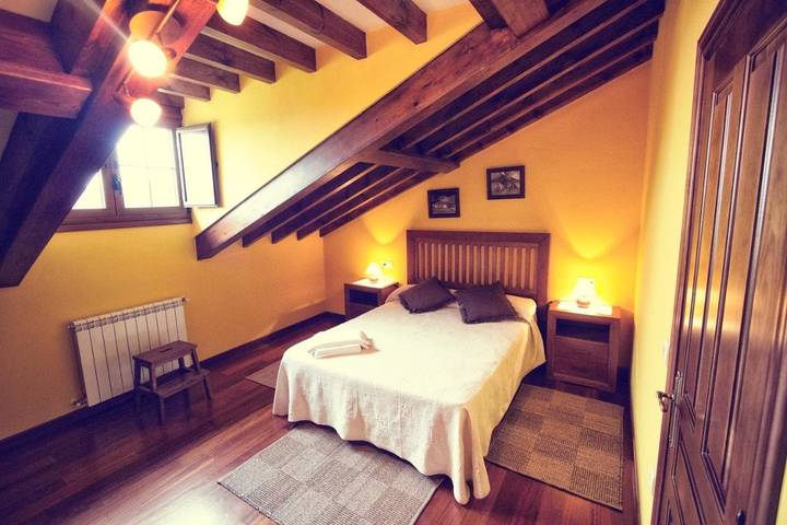 Casa rural para 6 personas, con Balcón y Terraza además de Jardín y Vistas en Pruneda