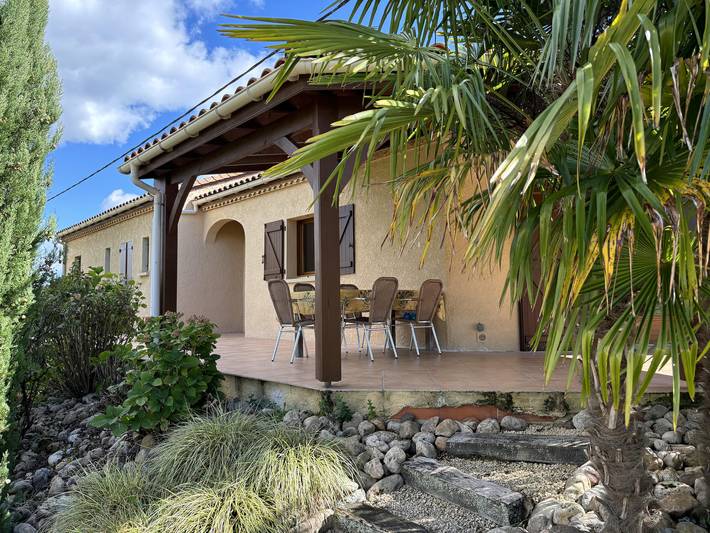 Gîte pour 8 personnes, avec piscine à Nadaillac-de-Rouge