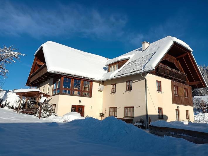 Ferienwohnung für 3 Personen, mit Balkon und Terrasse sowie Garten und Sauna