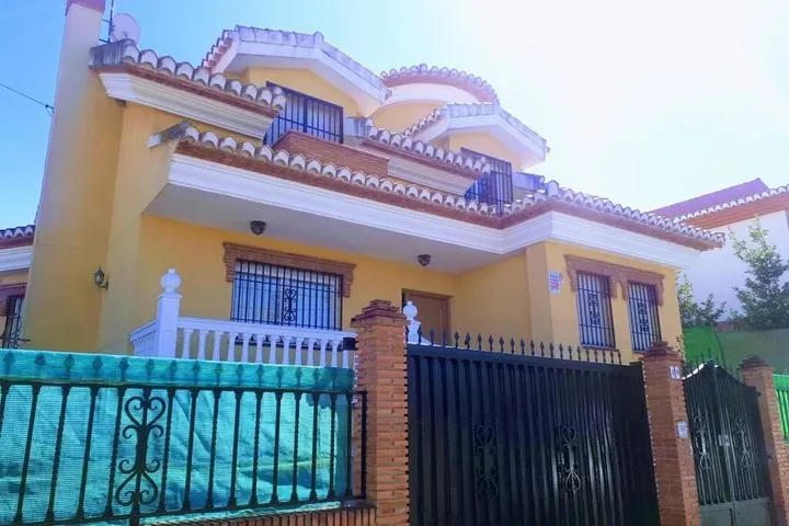 Casa de vacaciones para 8 personas, con balcón y vistas además de jardín y piscina - 1