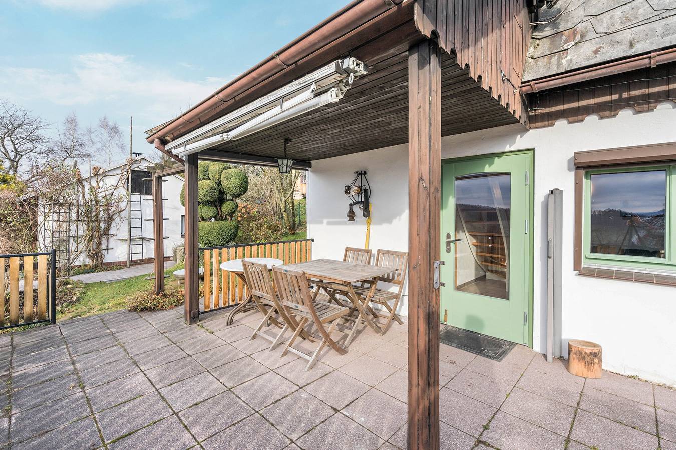 Klein vakantiehuis Kirschallee met bergzicht, privéterras en gedeelde tuin in Hohnstein, Elbezandsteengebergte