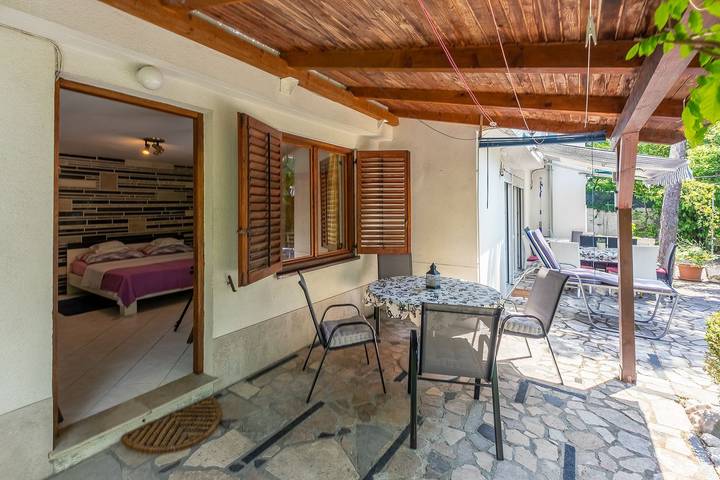 Ferienwohnung für 2 Personen, mit Terrasse und Garten in Dramalj - 2