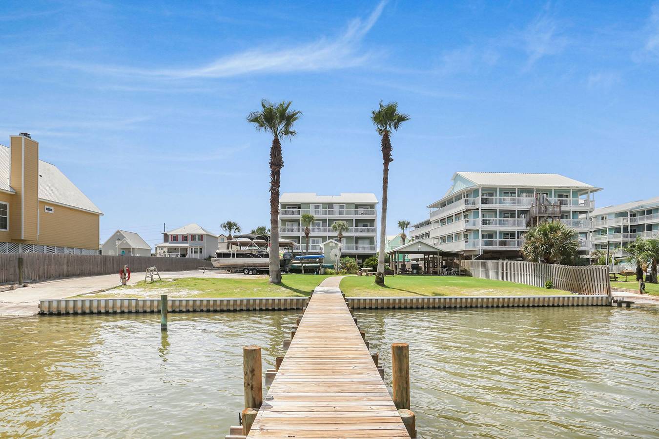 Entire apartment, Gulf Shores Getaway Lagoon front Beach Access Family Fun Lagoon Landing 202 in Gulf Shores, Mobile Bay