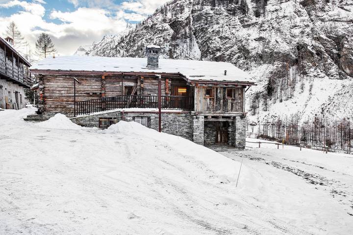 Hel lejlighed, 'Lo Pailler' Apartment with Mountain View, Shared Garden and Wi-Fi in Rhêmes-Notre-Dame, Ruitor Massivet