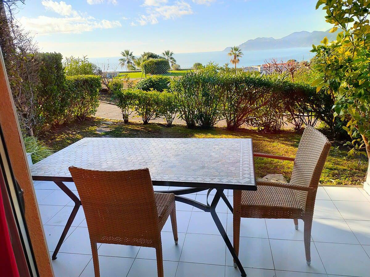 Entire apartment, A051 - Apartment with terrace in Cannes - 4 people in Cannes, Cannes region