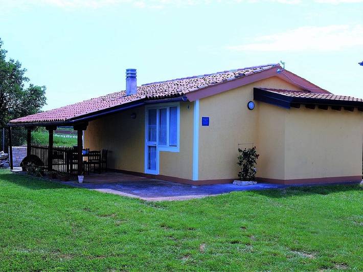 Ferienhaus für 4 Personen, mit Balkon/Terrasse und Garten in Gedići