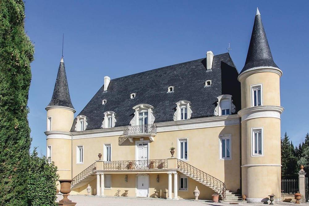 Sublime château avec piscine in Pont-Saint-Esprit, Region de Nimes
