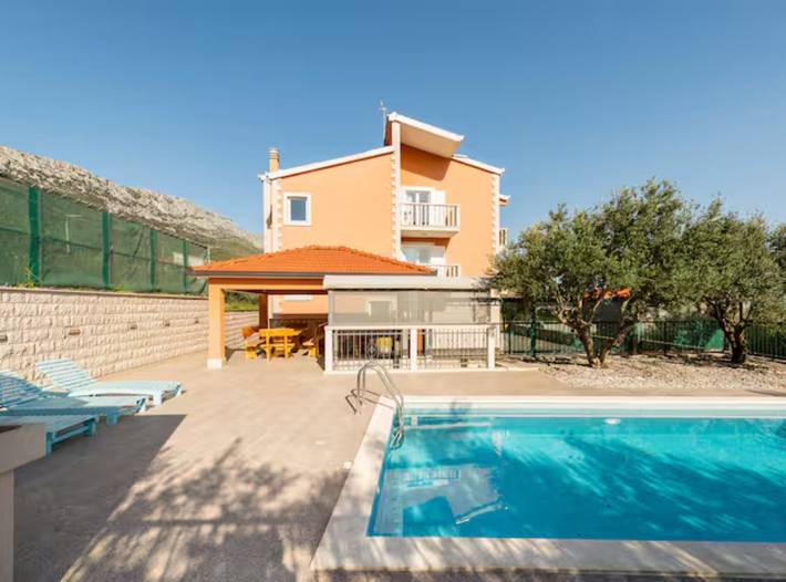 Ferienhaus für 16 Personen, mit Meerblick und Balkon sowie Garten und Sauna